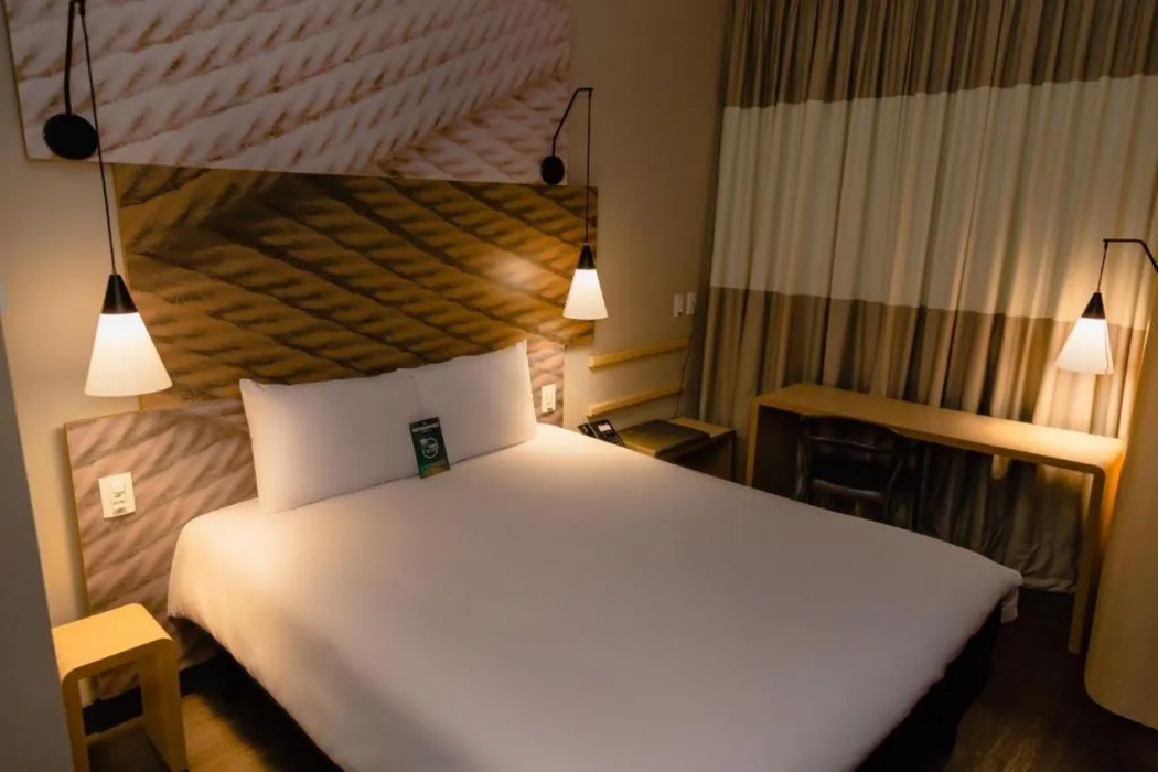Ibis Lorena 17/61