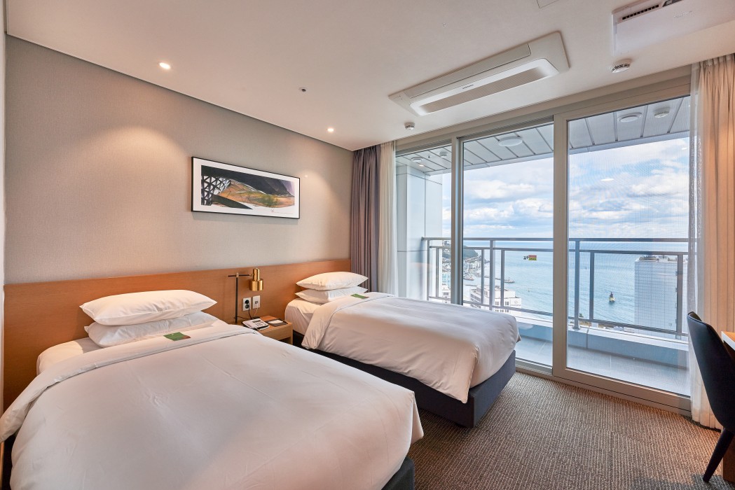 High Ocean Deluxe Twin Room