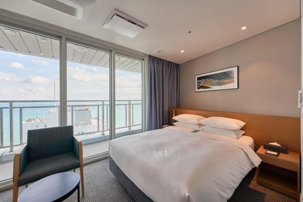 High Ocean Premier Room