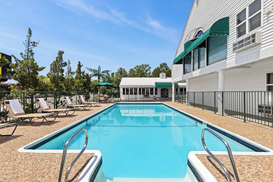 Howard Johnson by Wyndham Yaan Forest Resort 18/27