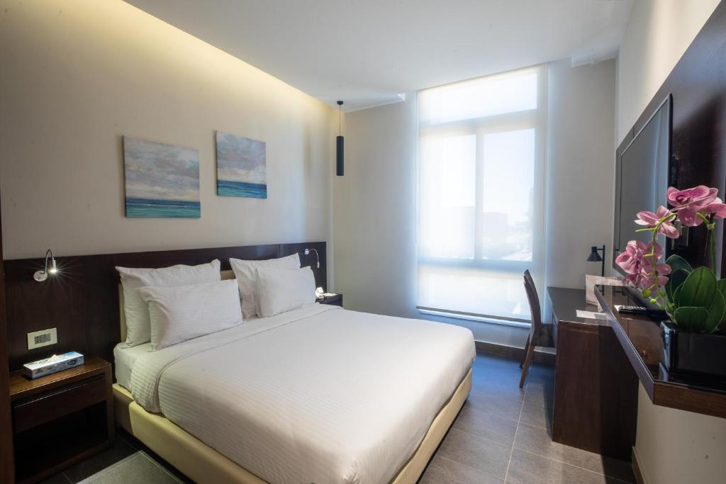 Compass Amman 12/46