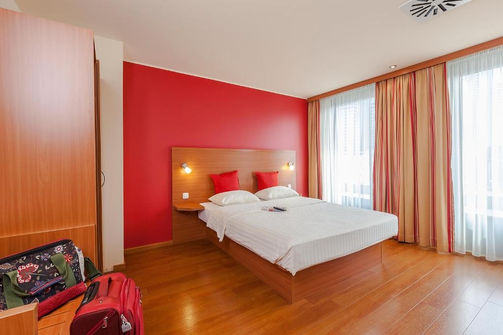 Premier Inn Frankfurt City Europaviertel 12/56
