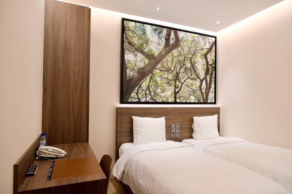 LION PEAK HOTEL RAFFLES (EX POPULOUS HOTEL) 8/32