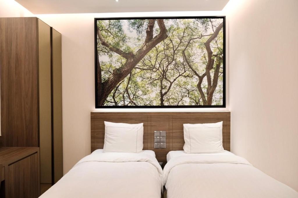LION PEAK HOTEL RAFFLES (EX POPULOUS HOTEL) 10/32