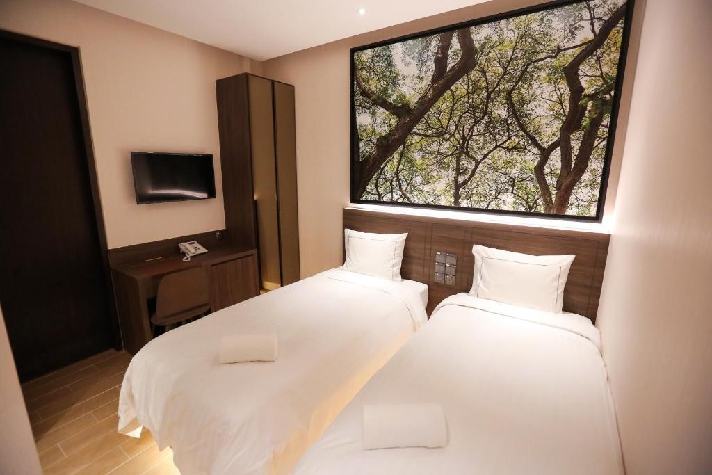 LION PEAK HOTEL RAFFLES (EX POPULOUS HOTEL) 12/32