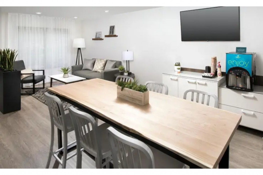 WoodSpring Suites Seattle Redmond 13/14