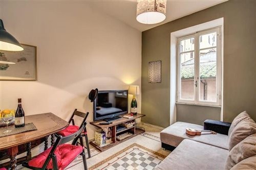 Monti Coliseum 3 bedroom 2nd floor 12/40
