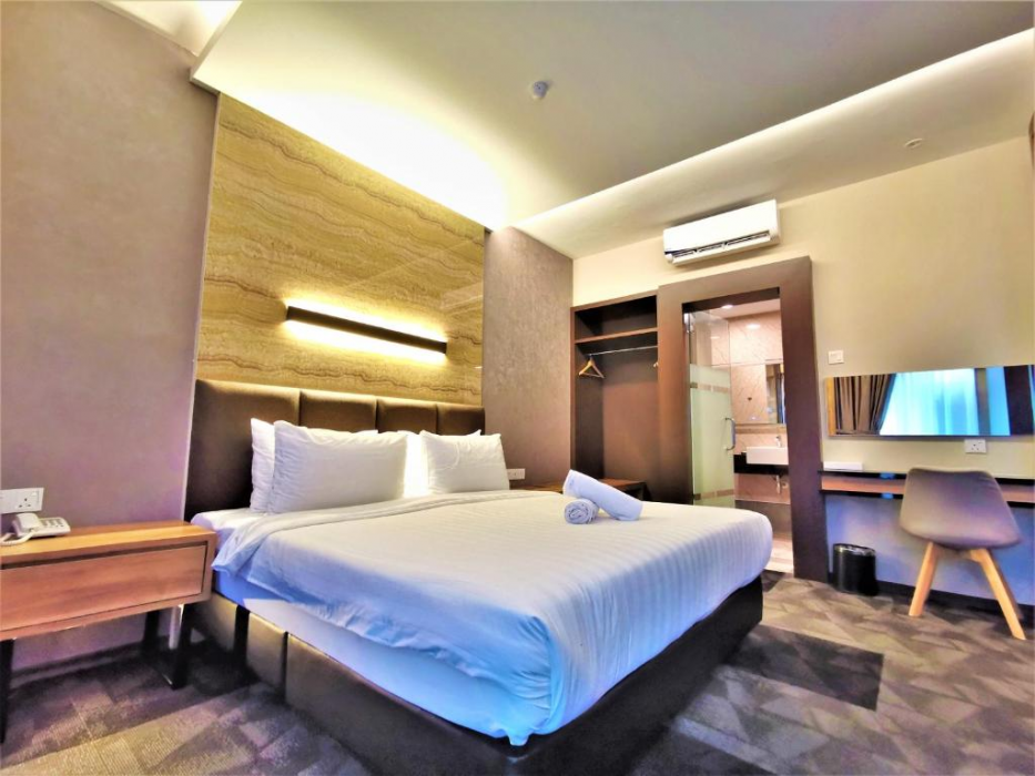 Prestigo Hotel 12/53