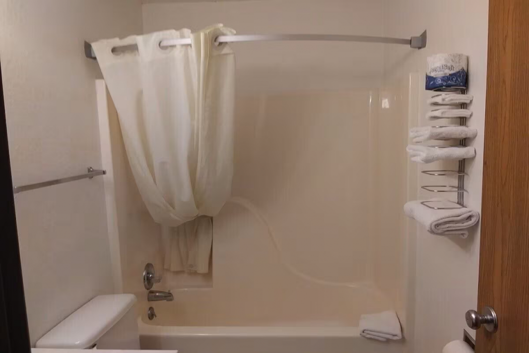 Capital O Amerihost Inn and Suites Kingdom City Hwy 54 MO 13/54