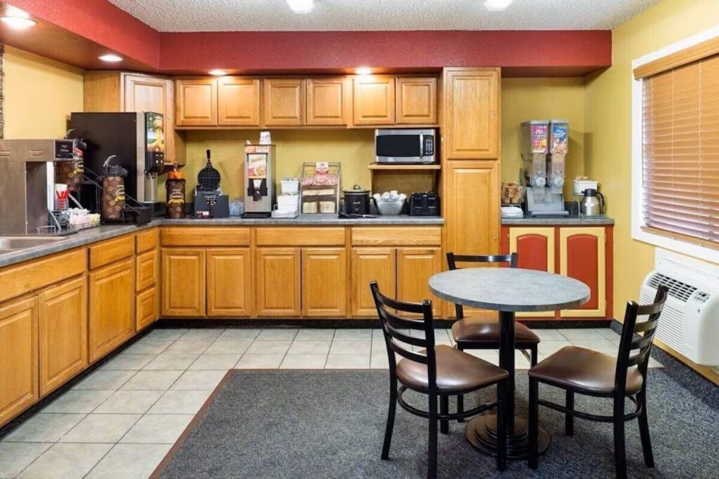 Capital O Amerihost Inn and Suites Kingdom City Hwy 54 MO 32/54