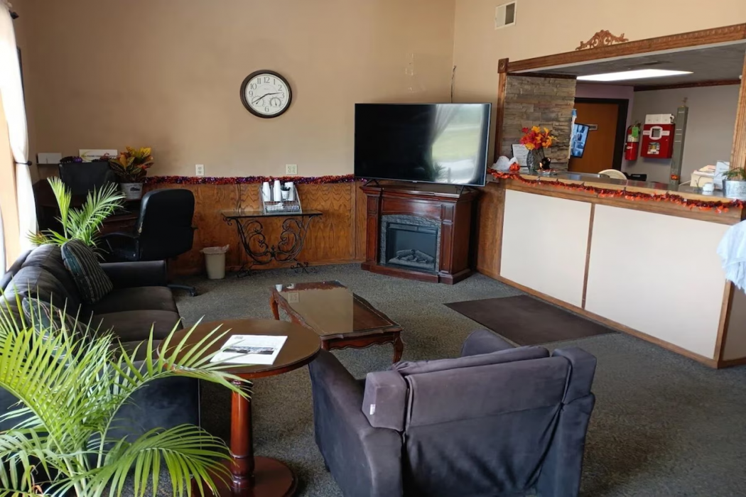 Capital O Amerihost Inn and Suites Kingdom City Hwy 54 MO 7/54