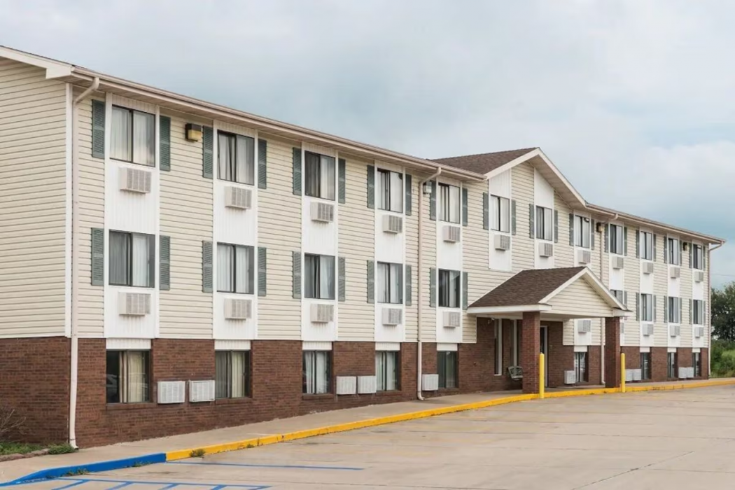 Capital O Amerihost Inn and Suites Kingdom City Hwy 54 MO image