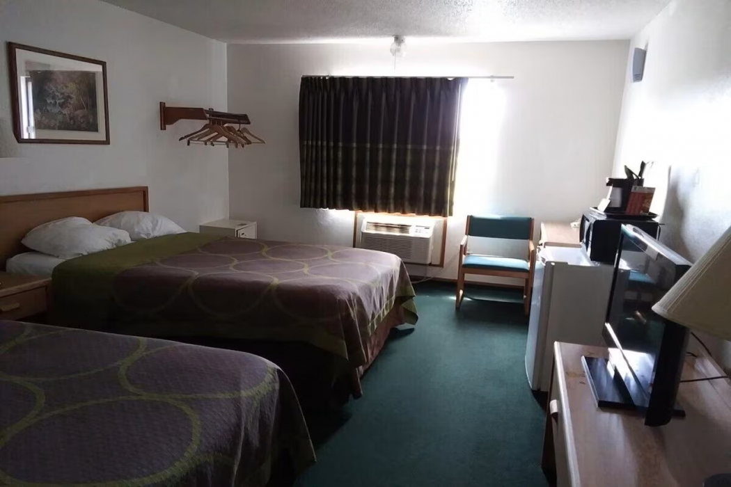 Capital O Amerihost Inn and Suites Kingdom City Hwy 54 MO 12/54