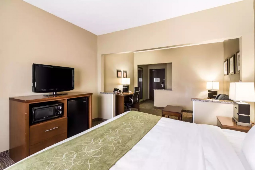 Comfort Suites Sioux Falls Mall District SD 13/32