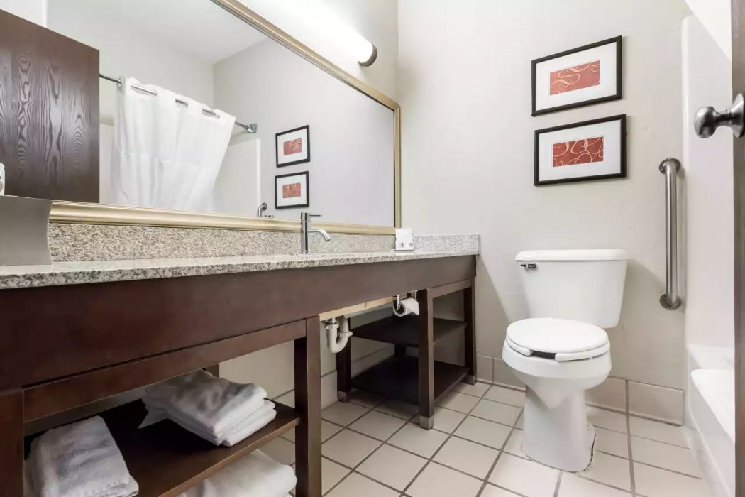 Comfort Suites Sioux Falls Mall District SD 11/32
