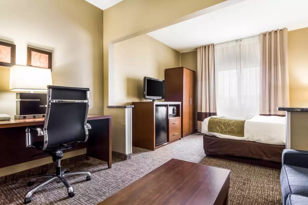 Comfort Suites Sioux Falls Mall District SD 18/32