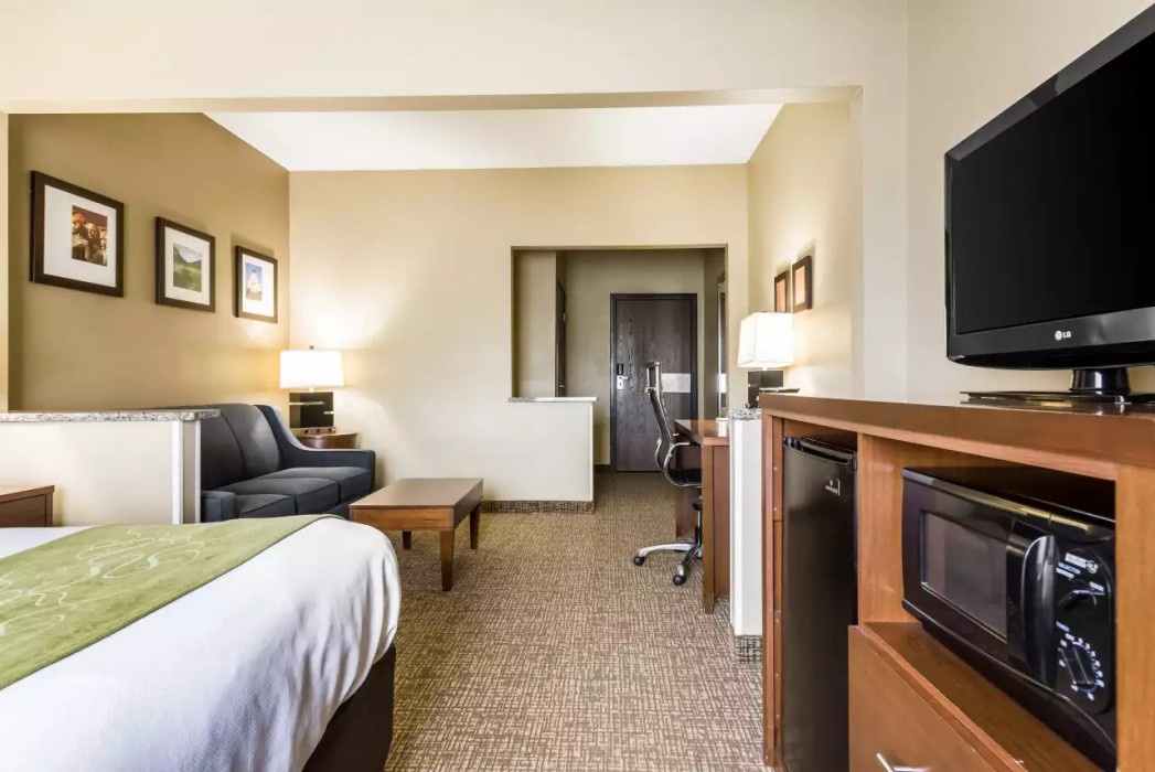 Comfort Suites Sioux Falls Mall District SD 17/32