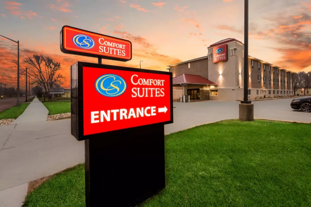 Comfort Suites Sioux Falls Mall District SD 4/32