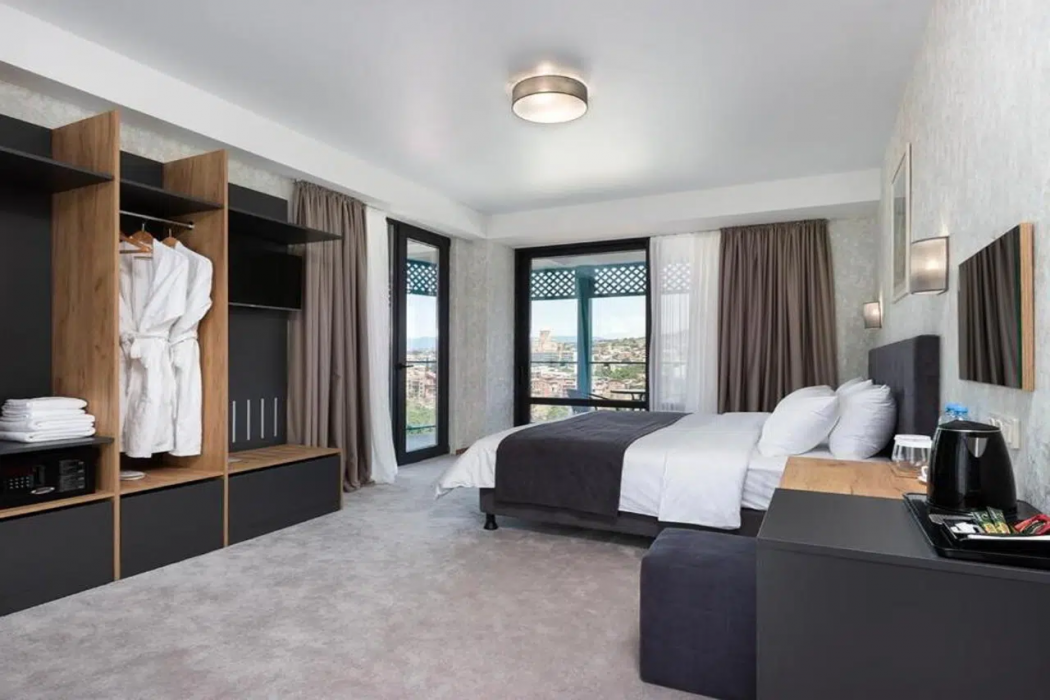 Brooch Boutique Hotel 17/63