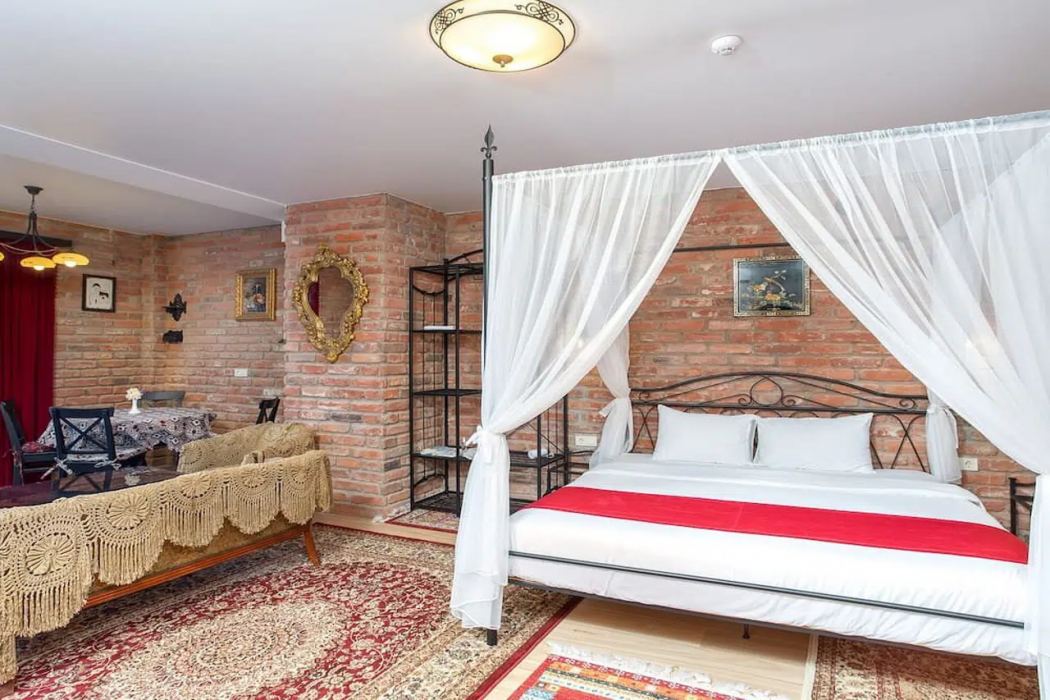 Brooch Boutique Hotel 11/63
