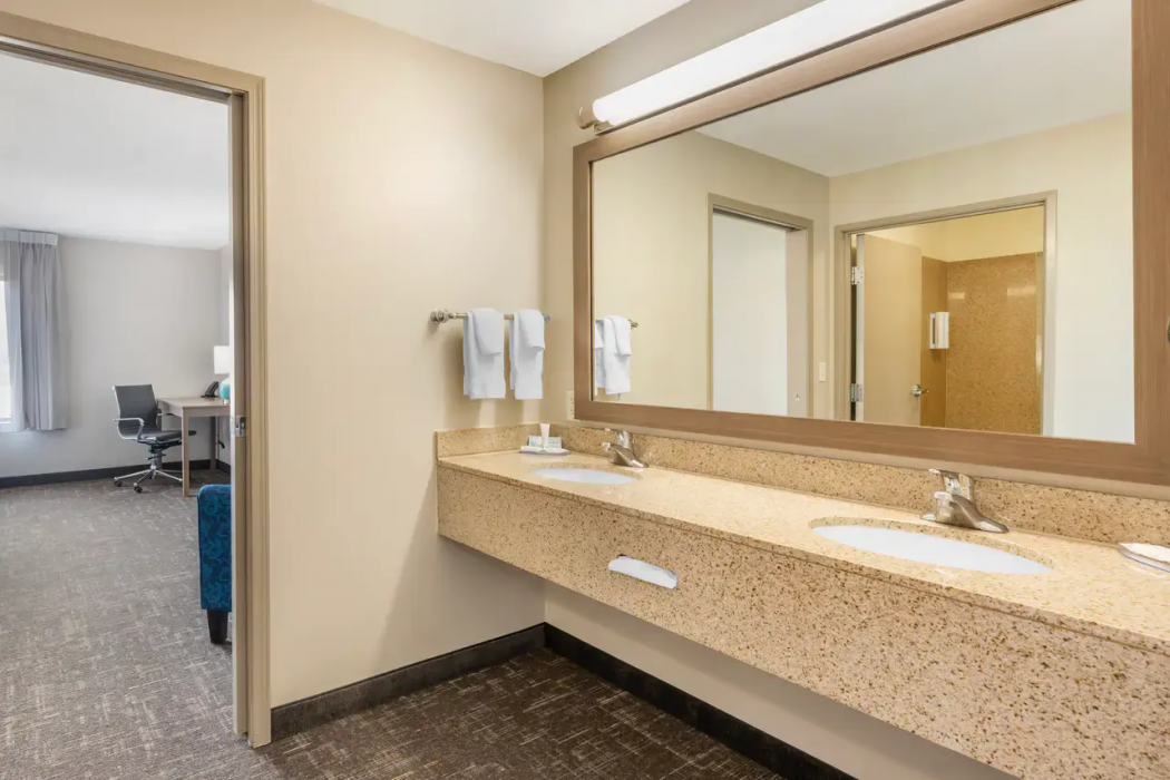 Clarion Pointe Sioux Falls Airport 12/39