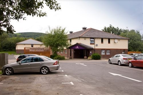 Premier Inn Caerphilly (Corbetts Lane) 19/23