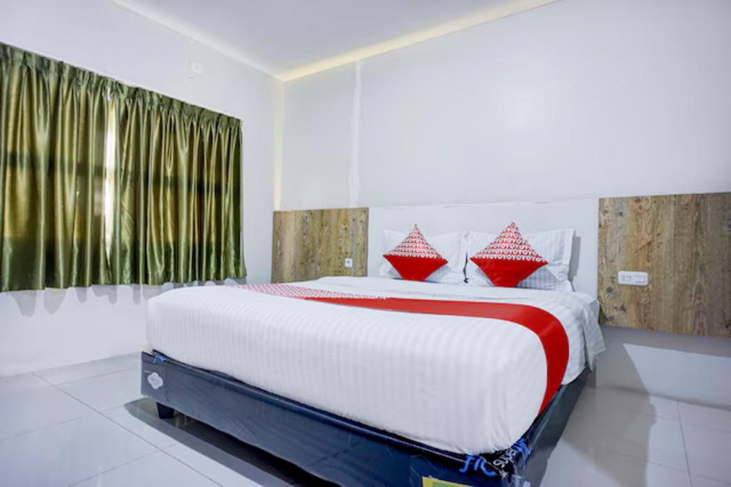 Room at Collection O Gapura Hotel Near Parapat Penatapan Danau Toba, PARAPAT