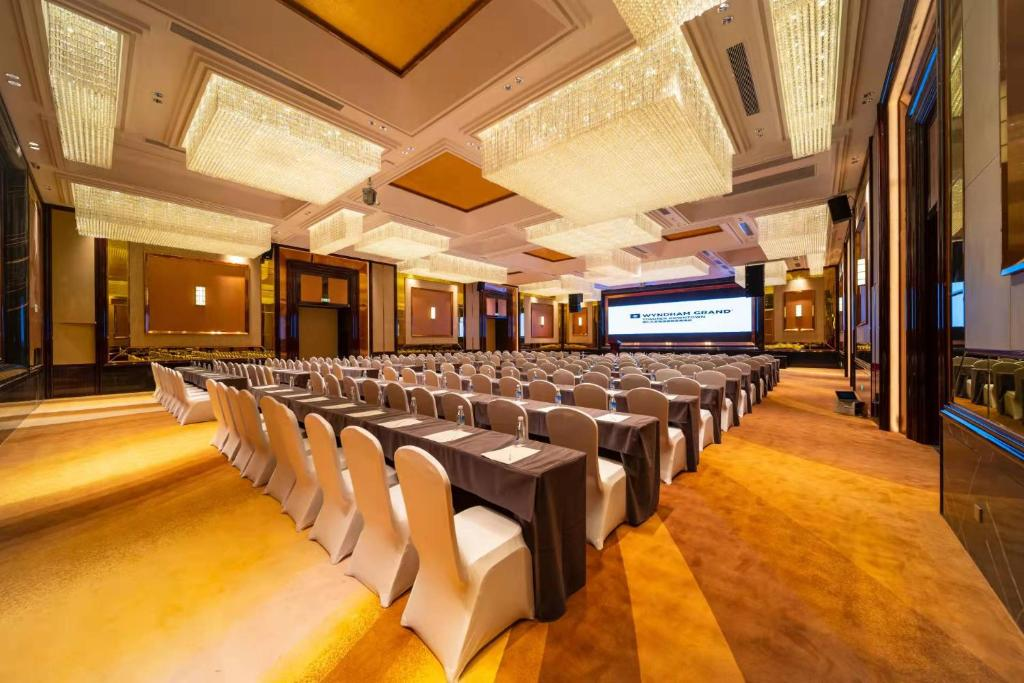 Wyndham Grand Tongren Downtown Hotel 32/56