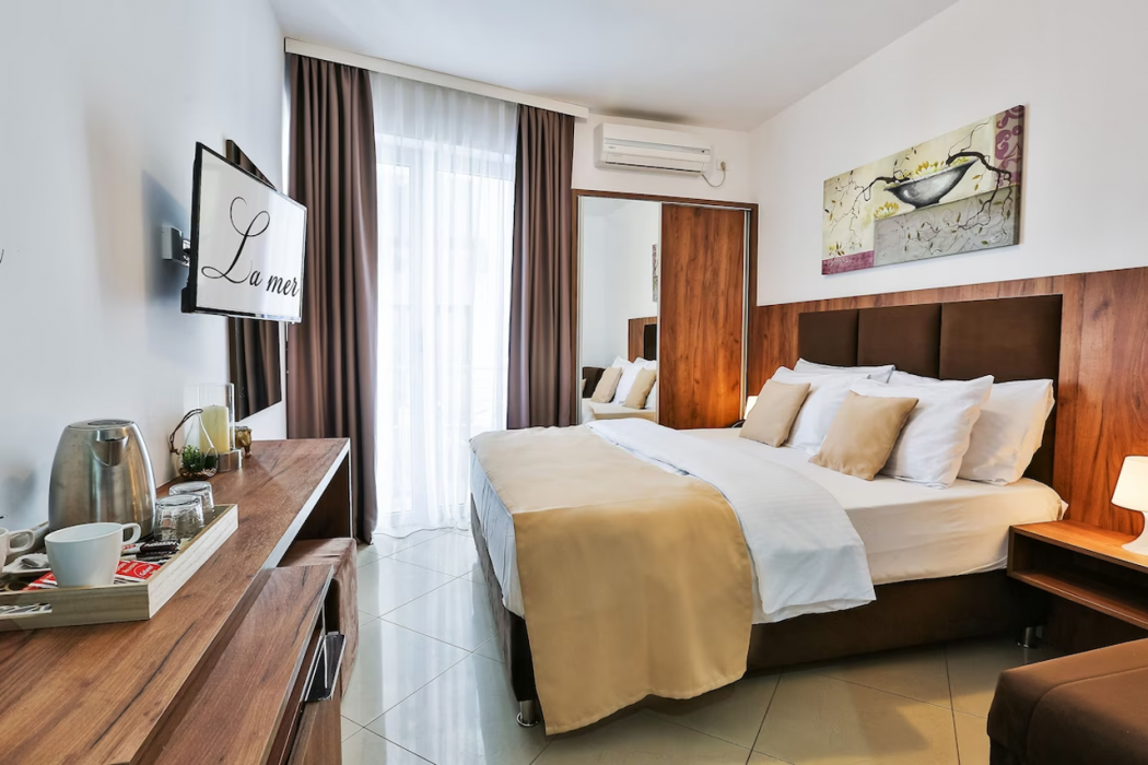 Hotel La Mer 15/65