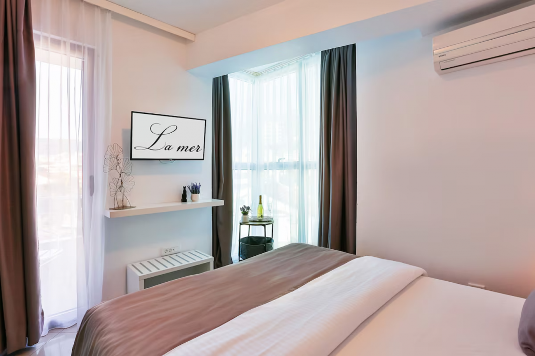 Hotel La Mer 16/65