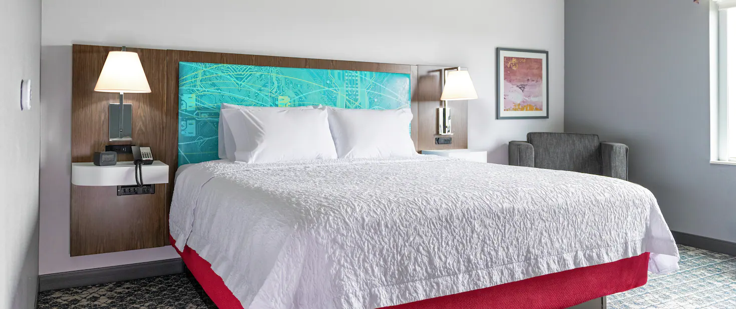 Hampton Inn & Suites Marina 18/39