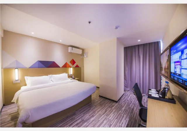 Borrman Hotel Guilin North Railway Station Hengda Square 14/49