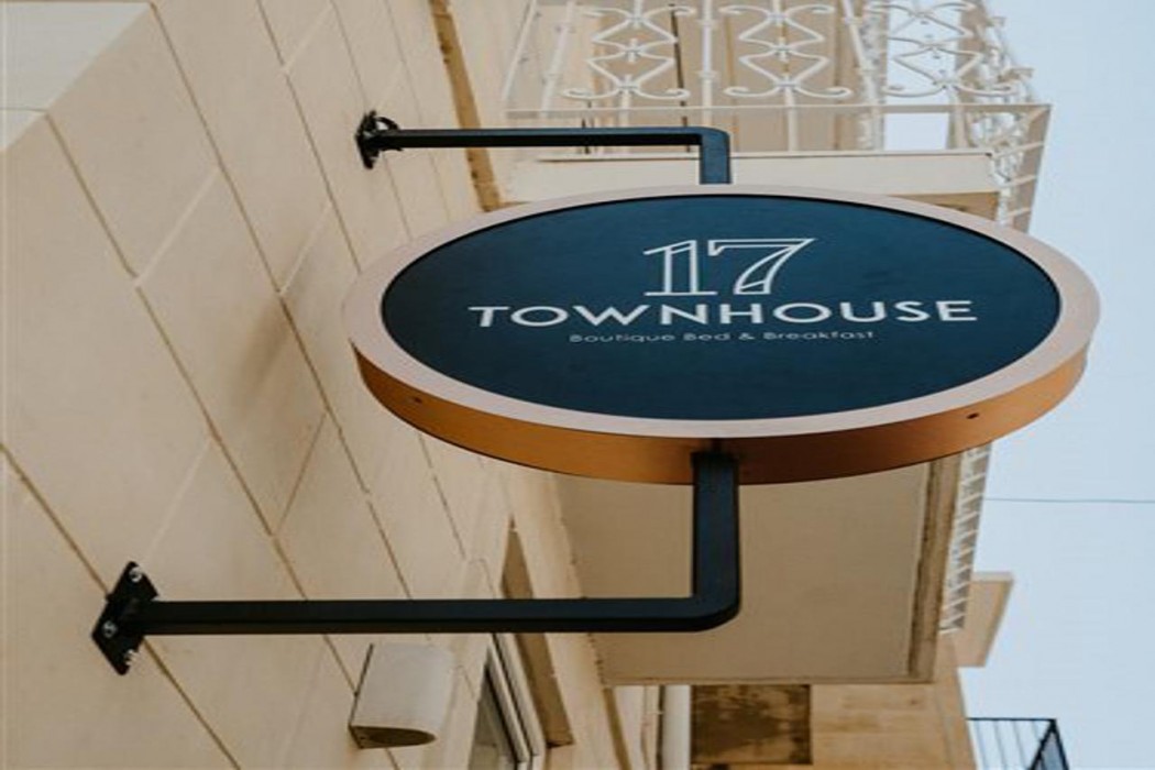 TOWNHOUSE 17 2/58
