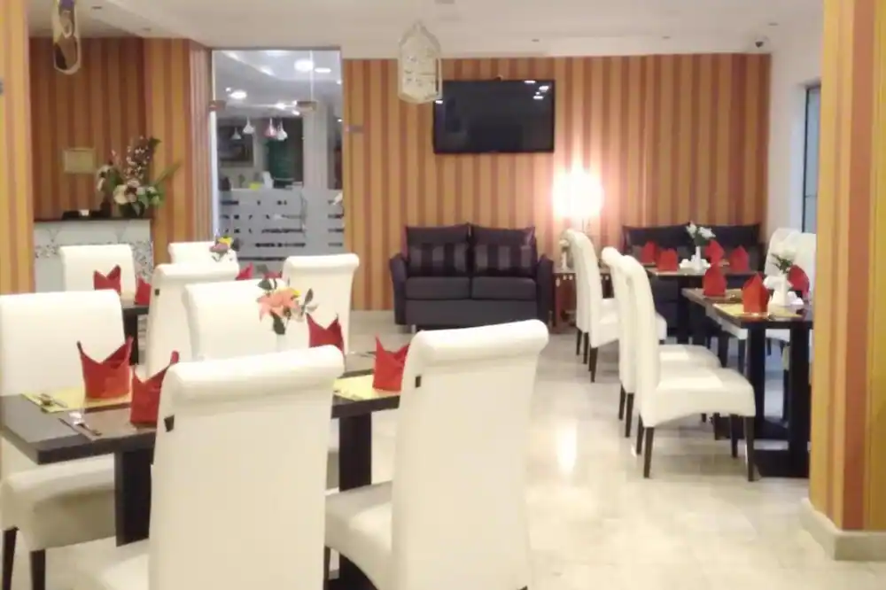 OYO 136 Pioneer Hotel Apartments 5/6