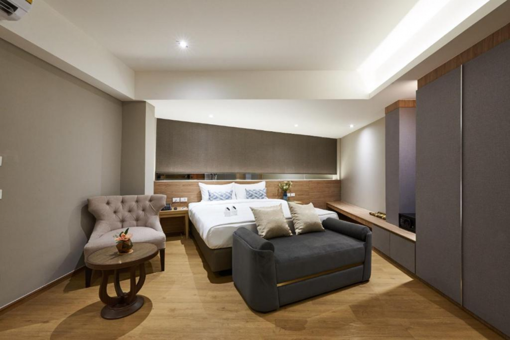 Almas Hotel Bangkok 12/65