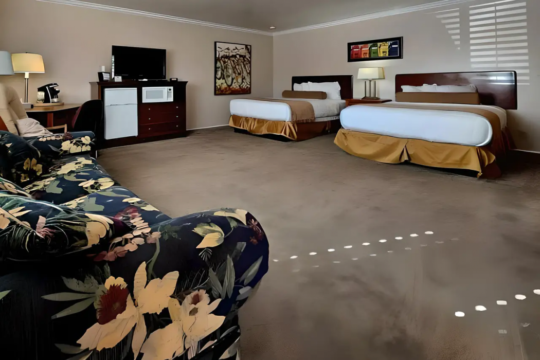 Econo Lodge Inn & Suites Vernal near Dinosaur Monument 3/9