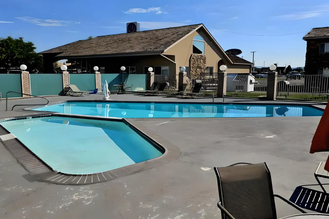 Econo Lodge Inn & Suites Vernal near Dinosaur Monument 7/9