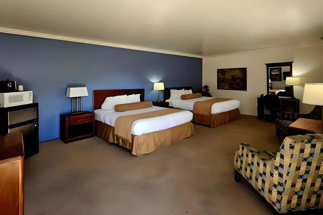 Econo Lodge Inn & Suites Vernal near Dinosaur Monument 5/9