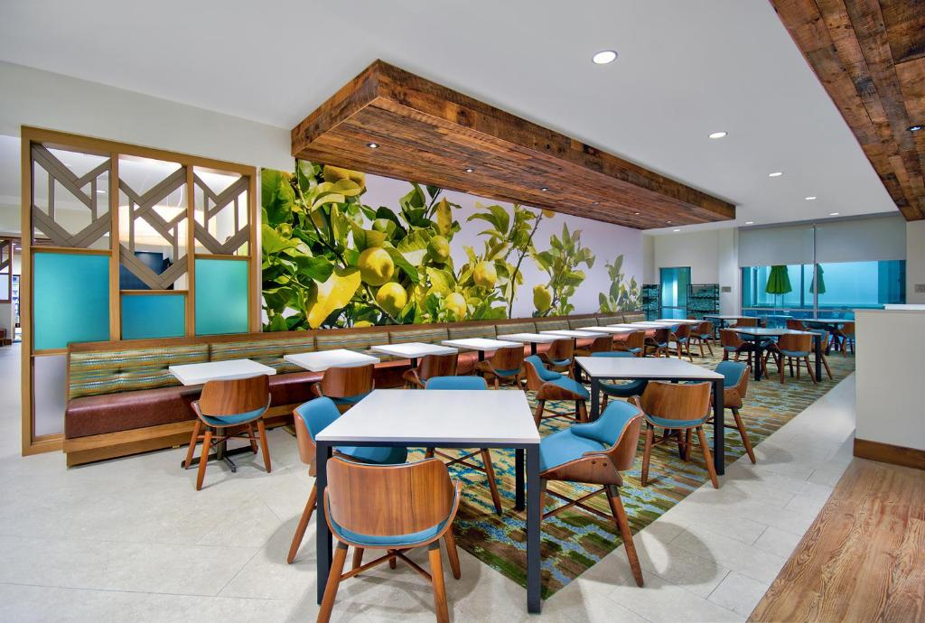Fairfield Inn & Suites by Marriott Orlando at Flamingo Crossings Town Center 17/41
