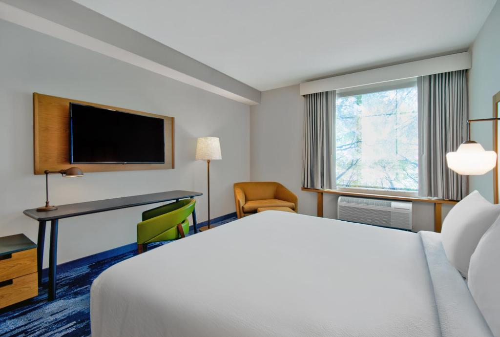 Fairfield Inn & Suites by Marriott Orlando at Flamingo Crossings Town Center 9/41