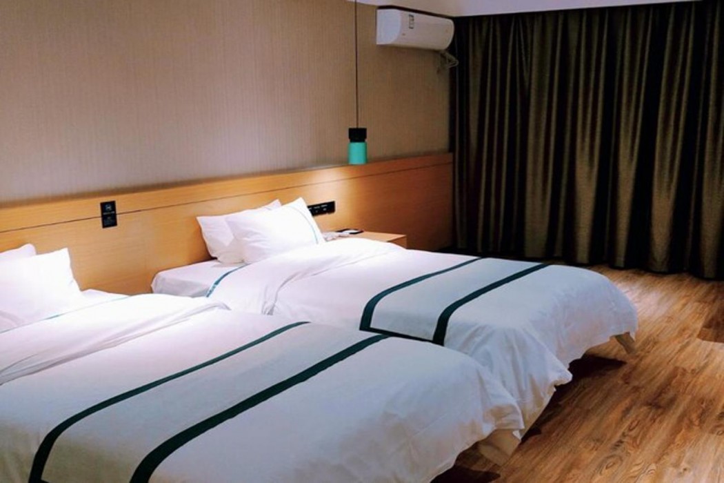 City Comfort Inn Xiantao First Middle School 16/52