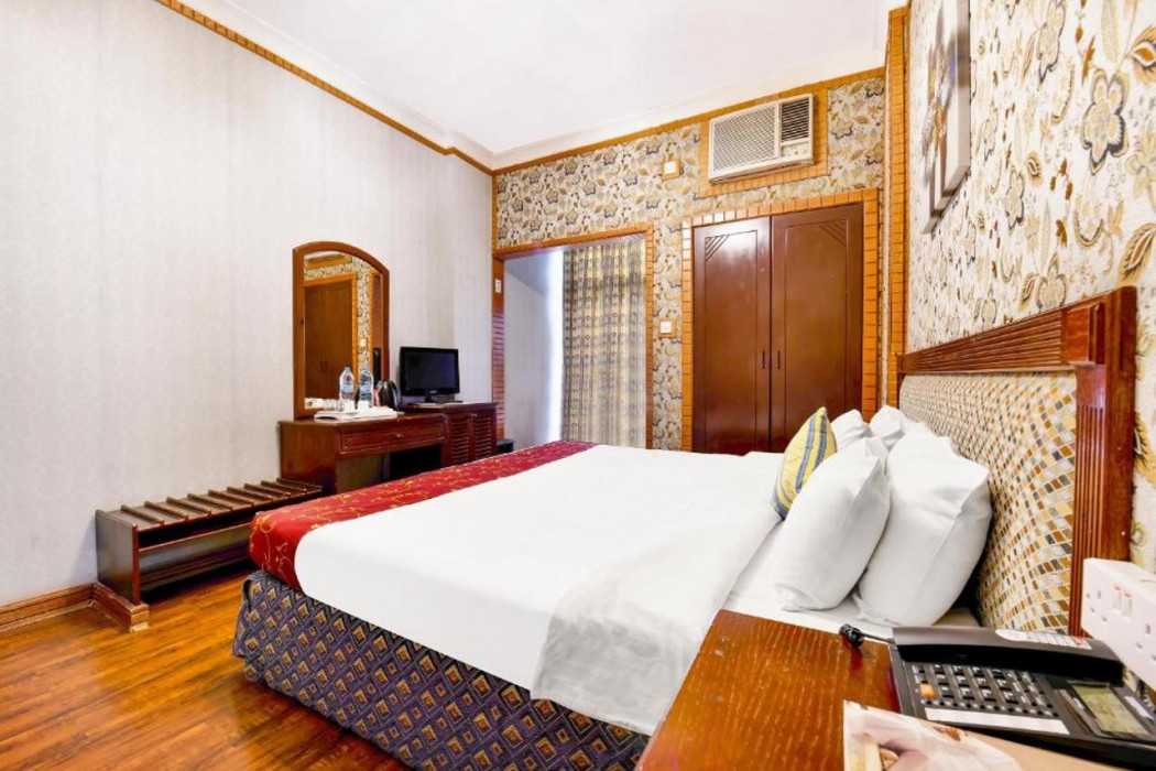 Capital O 125 Moon Plaza Hotel 18/42