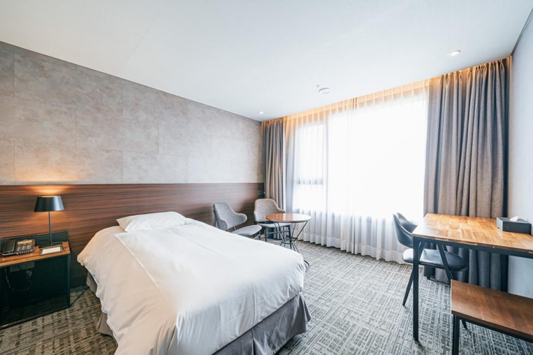 With City Hotel 11/40