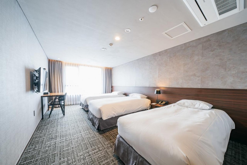 With City Hotel 7/40