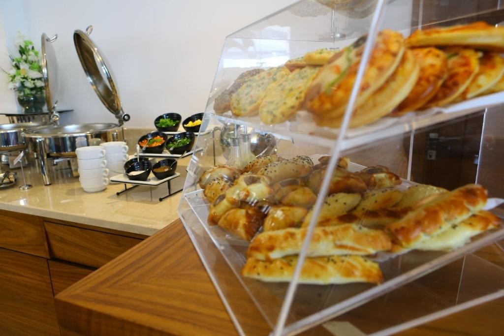 فندق ويك اند صاري(Weekend Hotel Sari) 27/80