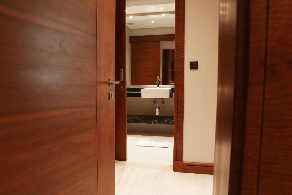 Deluxe King Room City View