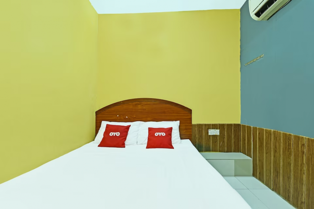OYO 89656 Melati Hotel Nilai 10/28