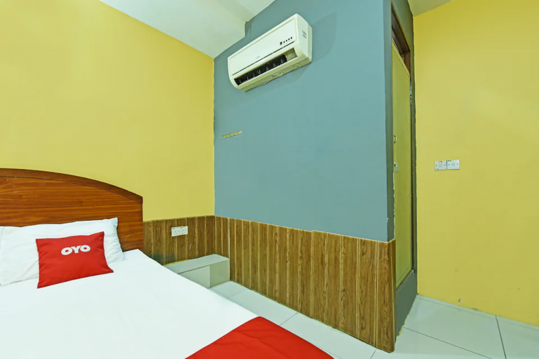 OYO 89656 Melati Hotel Nilai 11/28