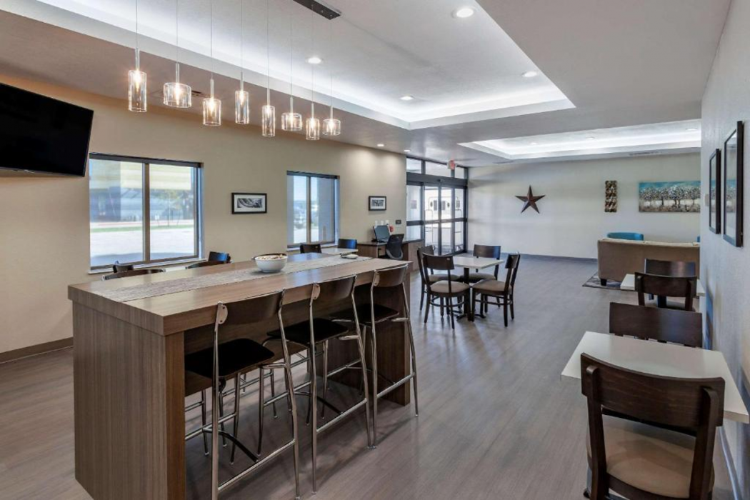 Sleep Inn & Suites Waller, TX 16/26