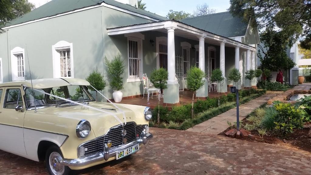 Bauhenia Guesthouse 1/32